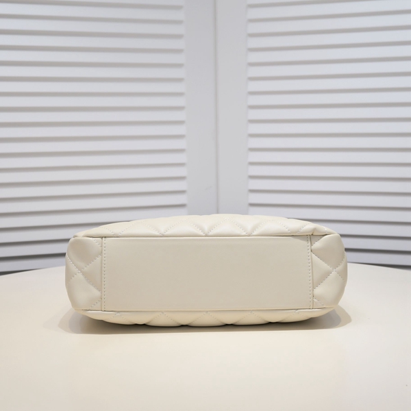 シャネルバッグ内部構造